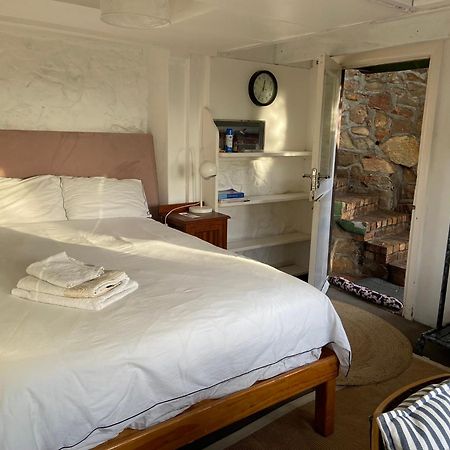 Independent Quaint Flat, Close To Beach Кейптаун Екстериор снимка