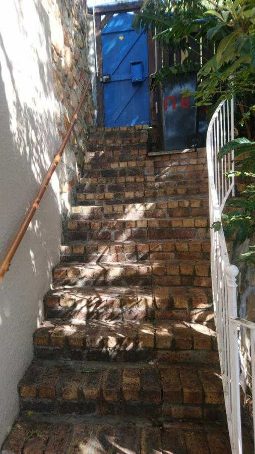 Independent Quaint Flat, Close To Beach Кейптаун Екстериор снимка
