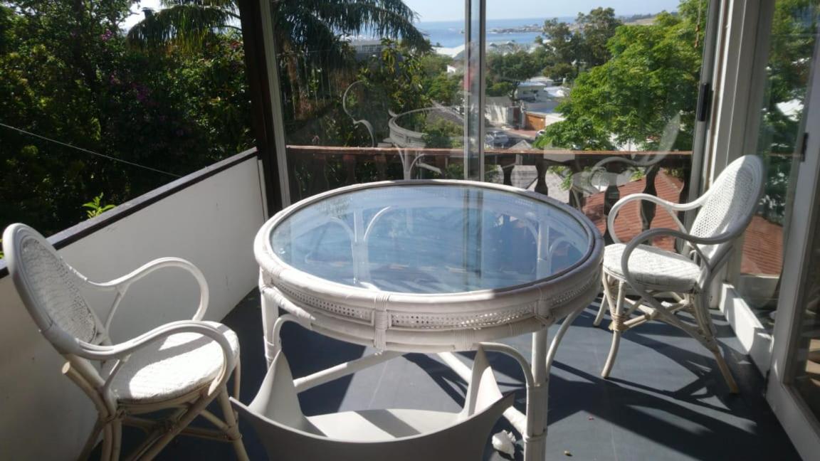 Independent Quaint Flat, Close To Beach Кейптаун Екстериор снимка