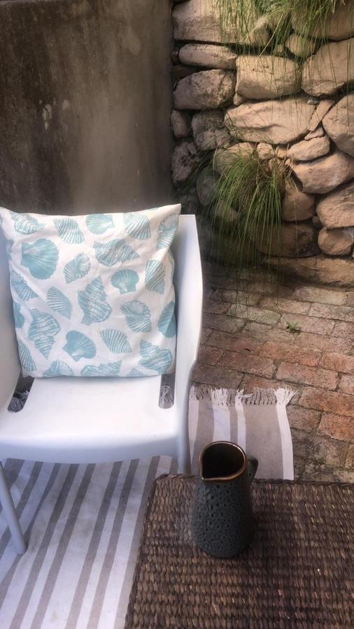 Independent Quaint Flat, Close To Beach Кейптаун Екстериор снимка
