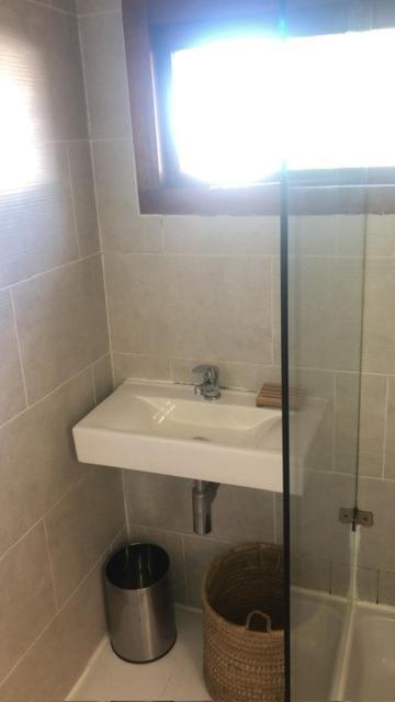 Independent Quaint Flat, Close To Beach Кейптаун Екстериор снимка