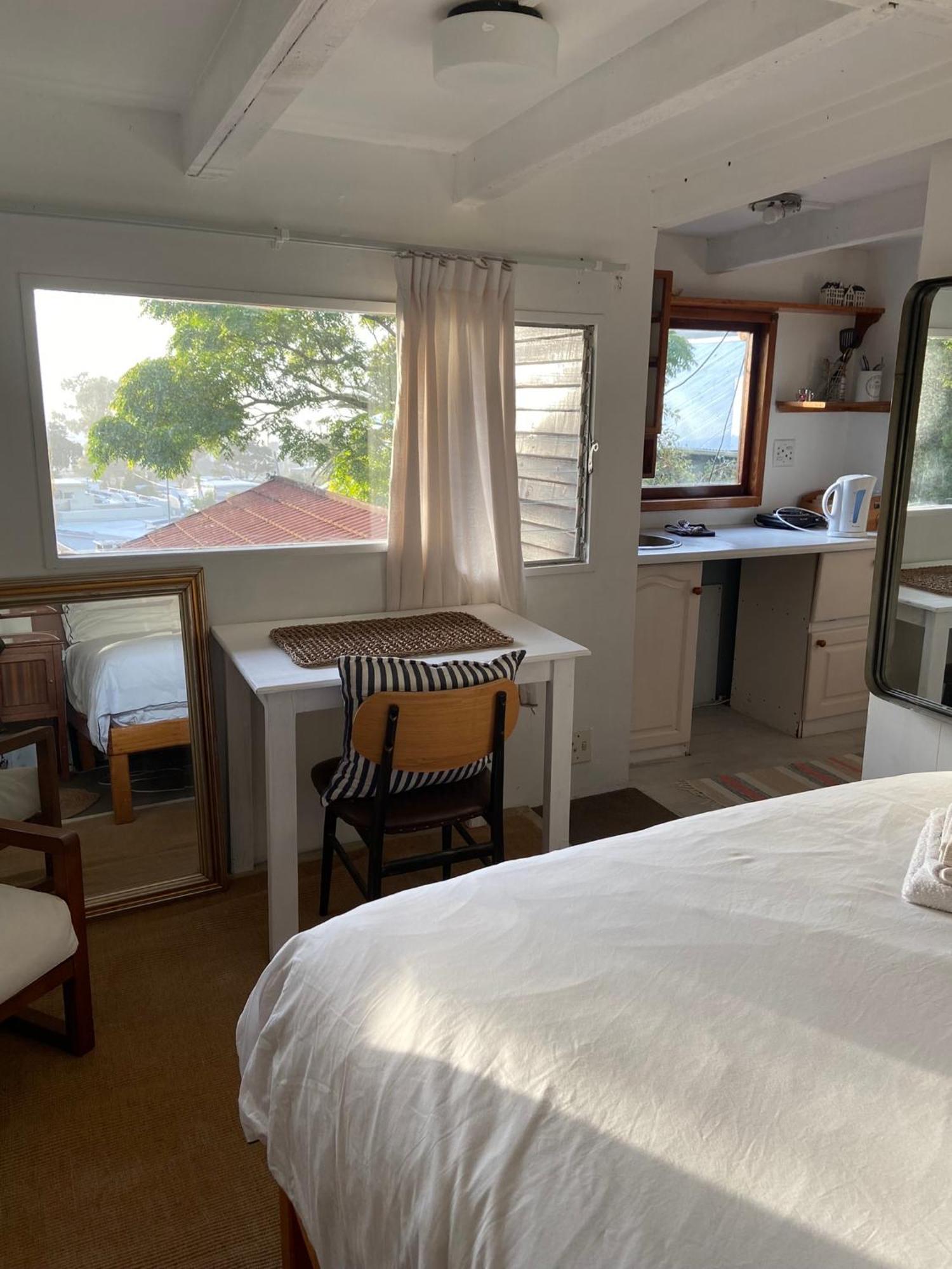 Independent Quaint Flat, Close To Beach Кейптаун Екстериор снимка
