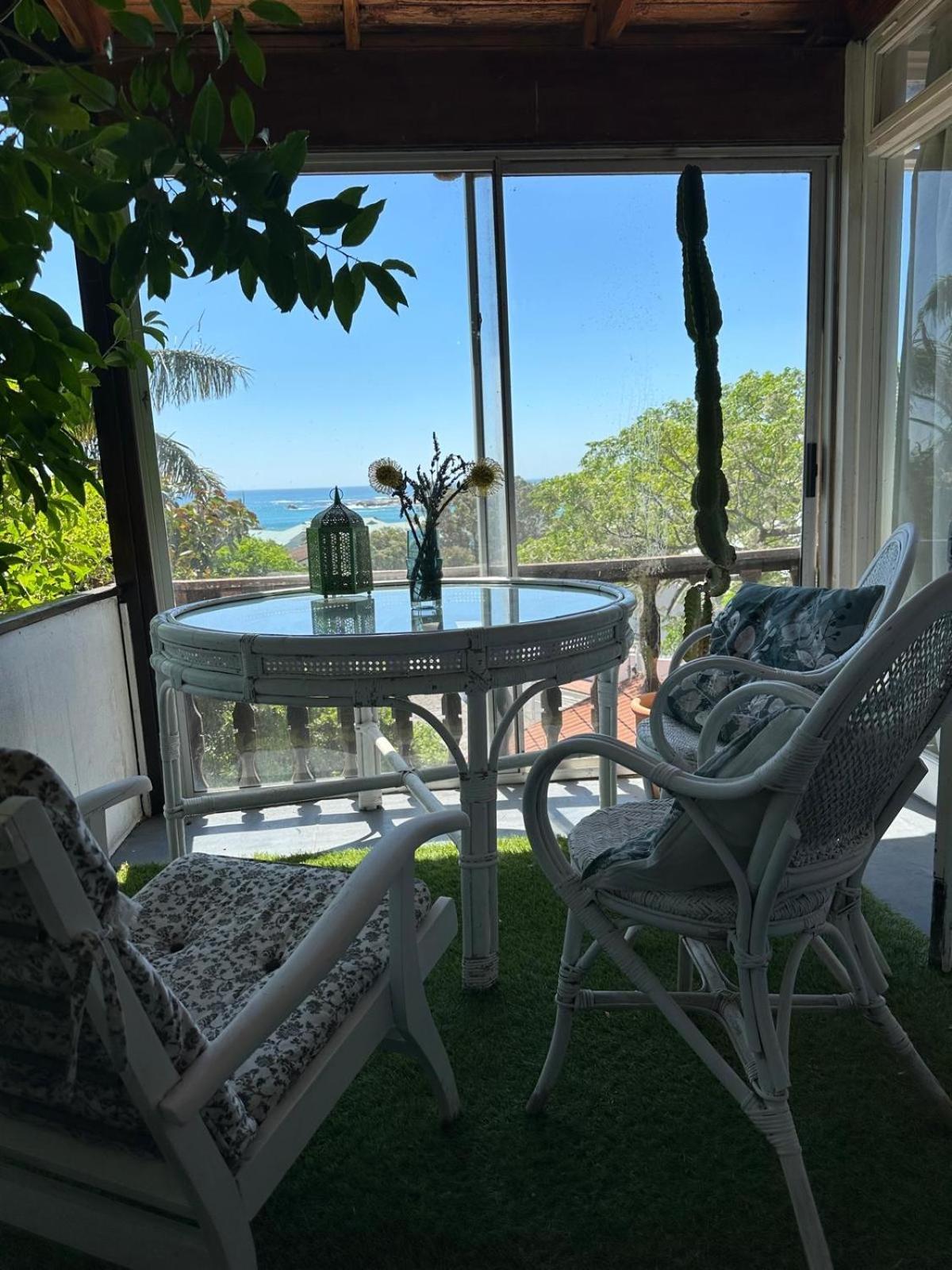 Independent Quaint Flat, Close To Beach Кейптаун Екстериор снимка